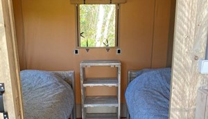 Safaritent Borky - kinderslaapkamer met stapelbed en 1-persoonsbed